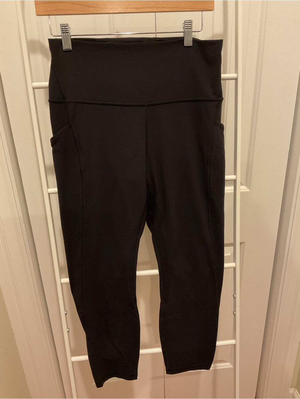 Lululemon High-Waist Black Women’s Active Crop Leggings - Picture 2 of 6